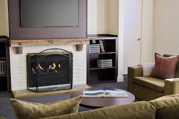 Premier 2 Bedroom Apartment with Alpine View