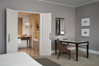Executive Room, 1 King Bed, Non Smoking, Tower