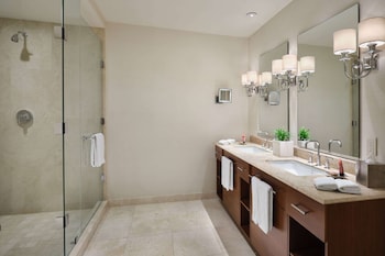 Premier Suite, 1 King Bed, Non Smoking, Kitchen (Tower)