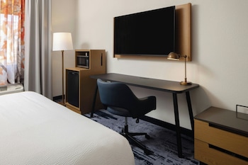 Room, 2 Queen Beds, Accessible Bathtub