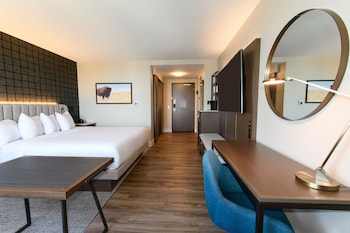 Room, 1 King Bed, River View
