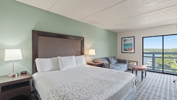 Standard Room, 1 King Bed, Lake View