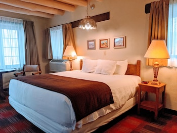 Superior Room, 1 Queen Bed (Historic Sagebrush Room)