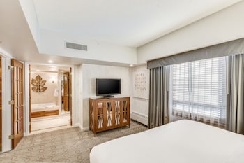 Premium Spa Suite, 1 King, Non-Smoking