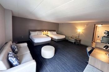 Family Suite, 2 Queen Beds, Non Smoking
