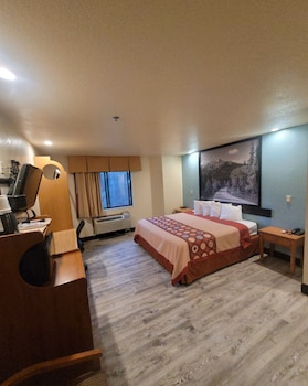 Standard Room, 1 King Bed