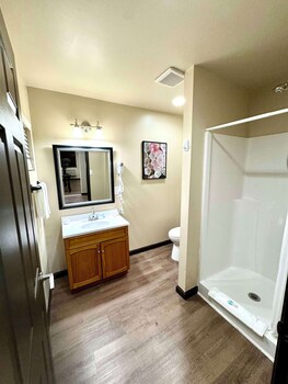 Family Suite, 2 Queen Beds (Supreme, 2nd Floor, No Elevator)