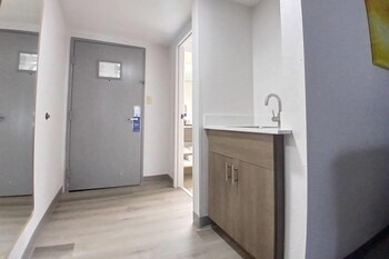Family Suite, 2 Queen Beds (2nd Floor)