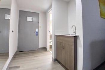 Family Suite, 2 Queen Beds (2nd Floor)