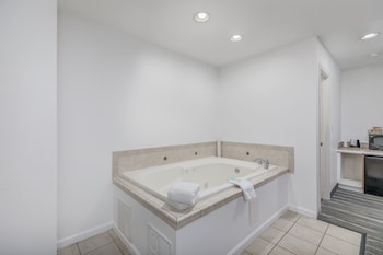 Suite, 1 King Bed, Fireplace, Jetted Tub