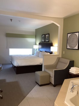 Standard Room, 1 King Bed, Non Smoking, Jetted Tub