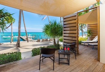 One Bedroom Oceanfront Suite Two Queens Lanai
