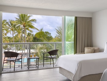 Alligator Reef Partial Ocean View 2 Queens