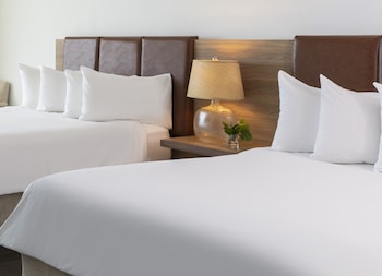 Alligator Reef Oceanfront Room Two Queens