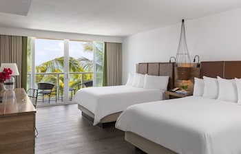 Alligator Reef Oceanfront Room Two Queens Lanai
