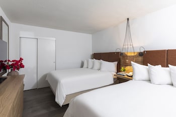 One Bedroom Standard View Suite Two Queens