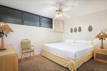 Suite, 1 Queen Bed, Garden View