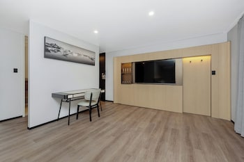 Deluxe Studio Suite