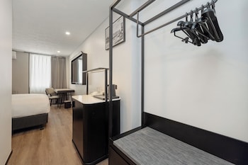 Standard Room, 1 Queen Bed