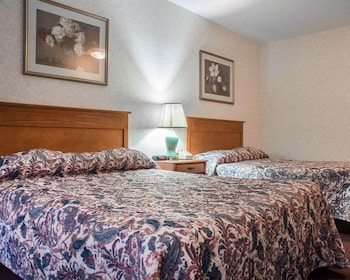 Standard Room, 2 Queen Beds, Non Smoking
