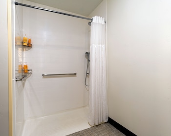 Deluxe Room, 2 Queen Beds, Accessible