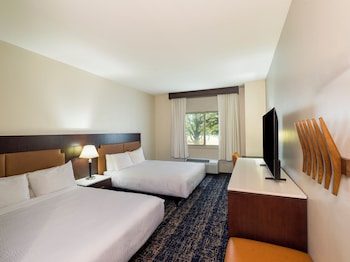 Deluxe Room, 2 Queen Beds, Accessible