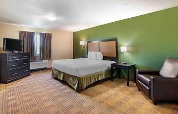Deluxe Studio, 1 Queen Bed with Sofa bed, Non Smoking