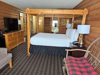 Standard Room, 1 Queen Bed, Non Smoking, Jetted Tub (Theme Room)