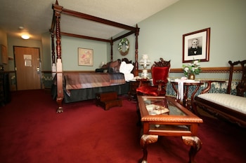 Standard Room, 1 Queen Bed, Non Smoking, Refrigerator & Microwave (Theme Room)