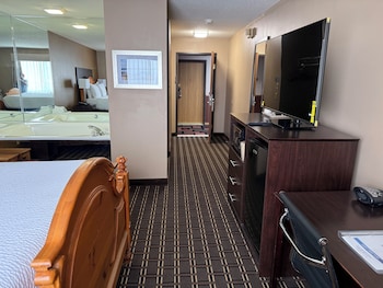 Standard Room, 1 Queen Bed, Non Smoking, Jetted Tub
