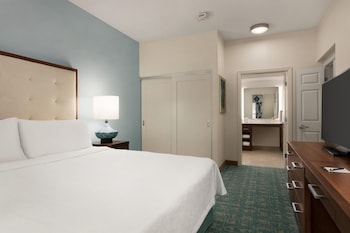 Suite, 1 King Bed with Sofa bed, Mobility Accessible, Kitchen