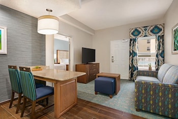 Suite, Multiple Beds, Kitchen, Poolside