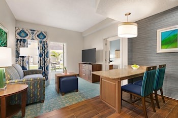 Suite, 1 King Bed with Sofa bed, Kitchen, Poolside