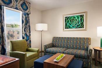 Suite, 1 King Bed with Sofa bed, Kitchen, Pool View