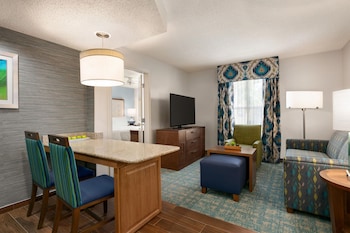 Suite, 1 King Bed with Sofa bed, Kitchen, Poolside