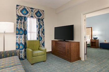 Suite, 1 King Bed with Sofa bed, Mobility Accessible, Kitchen