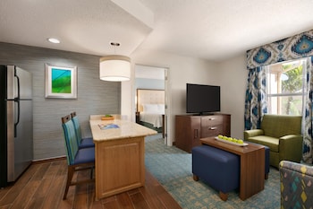Suite, 1 King Bed with Sofa bed, Kitchen, Pool View