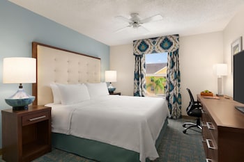 Suite, 1 King Bed with Sofa bed, Kitchen, Pool View