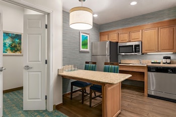 Suite, 1 King Bed with Sofa bed, Mobility Accessible, Kitchen