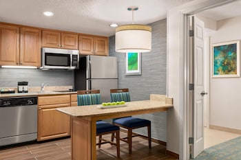 Suite, Multiple Beds, Kitchen, Pool View