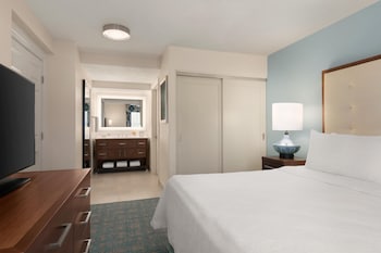 Suite, 1 King Bed with Sofa bed, Kitchen