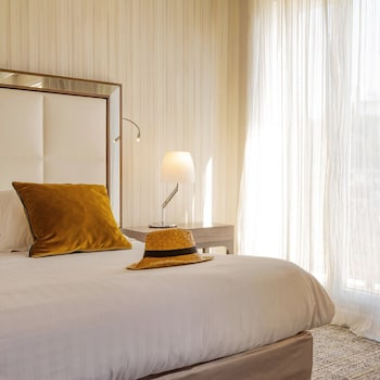 Privilege Room, 1 Double or 2 Single Beds, Pool View