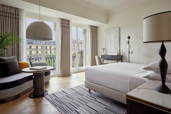 Champs Elysees View Room