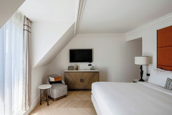 Deluxe Queen Room