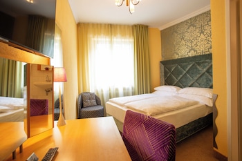 Classic Double Room (French Bed 140 x 200)