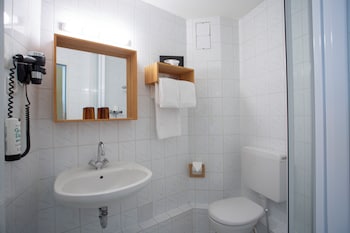 Classic Double Room (French Bed 140 x 200)