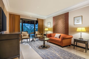 Junior Room, 1 King Bed, Balcony, Pool View