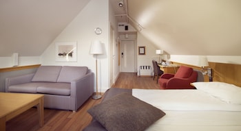 Family Room, 2 Twin Beds