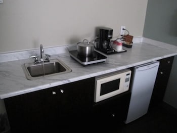 Room, 2 Queen Beds, Kitchenette (Not Pet-Friendly)
