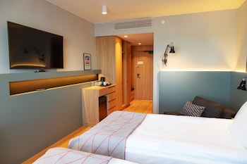 Standard Room, 1 Queen Bed (Chair Bed)